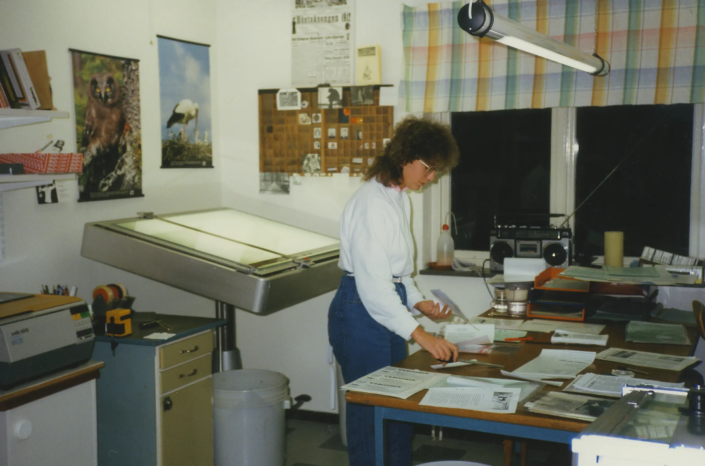 1980-tal. Mona Sannefur jobbar med original på reproavdelningen.